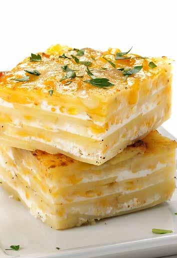 КАРТОФИ С ПЕТ СИРЕНА 85 г моцарела 85 г сирене чедър 85 г сирене монтерей джак 1/4 чаша крема сирене, на стайна температура сирене пармезан 1/4 глава бял лук 4 пресни картофа (~700 г), нарязани на