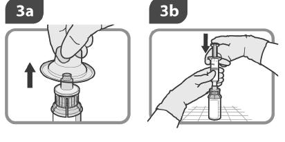 Стъпка 3 3a 3b 3c Отстранете протектора на адаптора от адаптора на флакона и го изхвърлете. Завийте спринцовката в адаптора на флакона.
