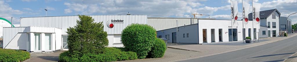 От 80-те години Schräder разработва и произвежда тръби за отвеждане на отработени газове от неръждаема стомана и днес е един от водещите производители на коминна техника от неръждаема стомана в