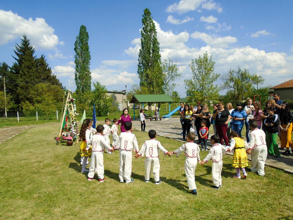 Тогава спечелихме и осъществихме проект Всички сме деца на България, към Центъра за образователна интеграция на децата от етническите малцинства, София.