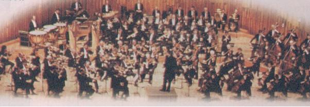 Симфоничен оркестър Класическият симфоничен оркестър включва: - струнна група: група цигулки, виоли, виолончели, контрабаси -