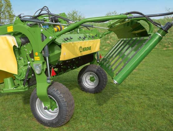 time, reduces the number of passes and minimizes compaction. By feeding the crop to the swath without it contacting the ground, this system guarantees particularly clean forage.