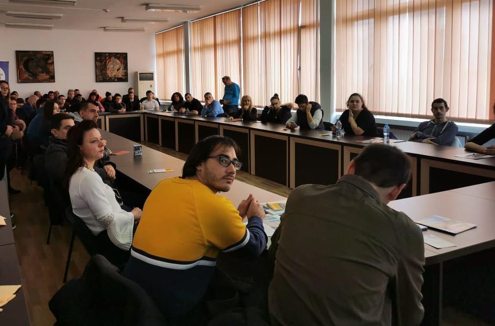 95 студенти от сливенски университети участваха в дискусионни форуми на тема Противодействие на престъплението трафик на хора и насърчаване на безопасното използване на интернет Интернет е световна