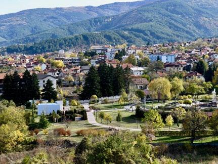 САПАРЕВА БАНЯ ЗА ГРАДА Сапарева баня е един малък модел на красива България. Дестинация с изключително добро географско разположение на разстояние само 60 км.