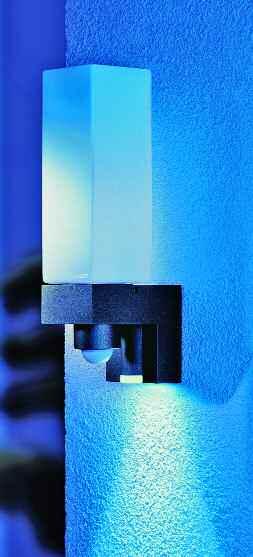 Сензорни осветителни тела за монтаж на открито L 266 cube Елегантен светлинен блок с LED ефект Функционален дизайн на светлината в най-благородна форма: L 266 cube разполага с ефектна светлина