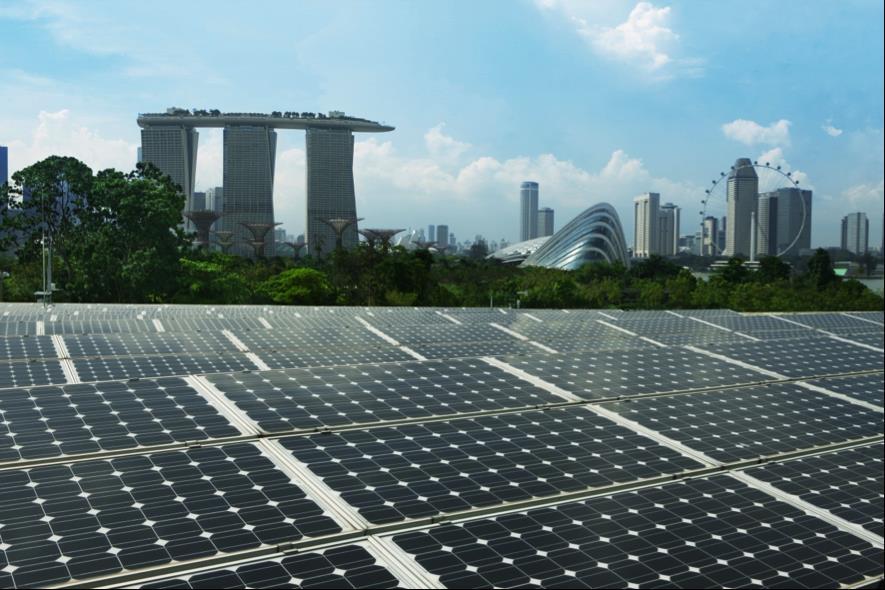 Фиг. 3. Автономна стационарна соларна система в пристанище Марина бараж, Сингапур 7 Фиг. 4.
