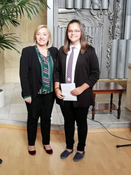 Учениците Моника Попова и Габриела Стоянова бяха отличени като ученици на 2019 година за