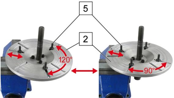 Така позиционирайте приемните болтове (5) с подставката (2), че диска на съединителя да легне водоравно върху приемните болтове. 5.