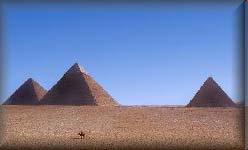 пирамидите се намират на западния бряг на Нил, в Мемфиския некропол.