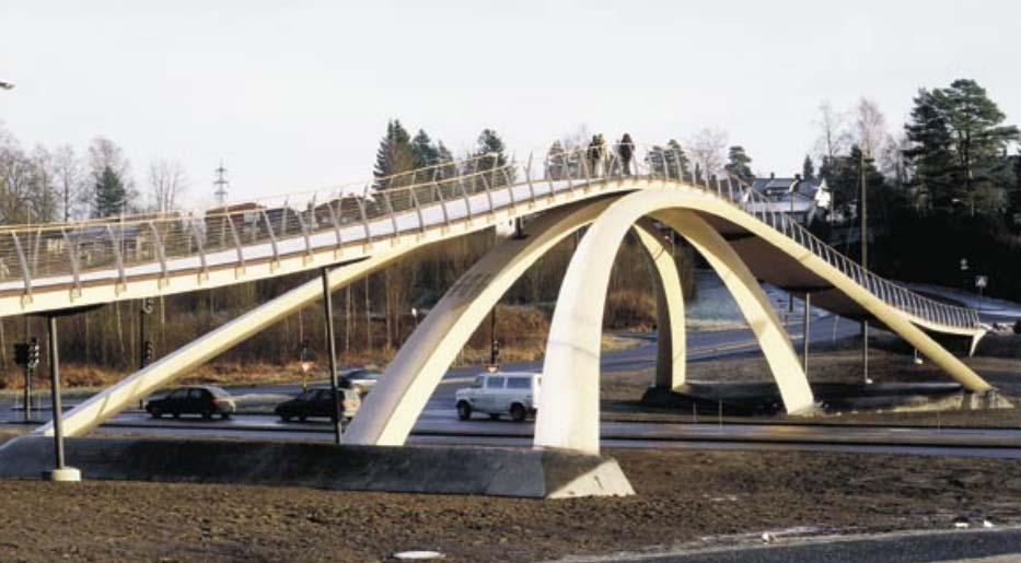 Пример за запъната дъга. Мост на Леонардо да Винчи пешеходен мост на път E18, Nygårdskrysset in Ås municipality, близо до Oslo, Norway, 2001г.