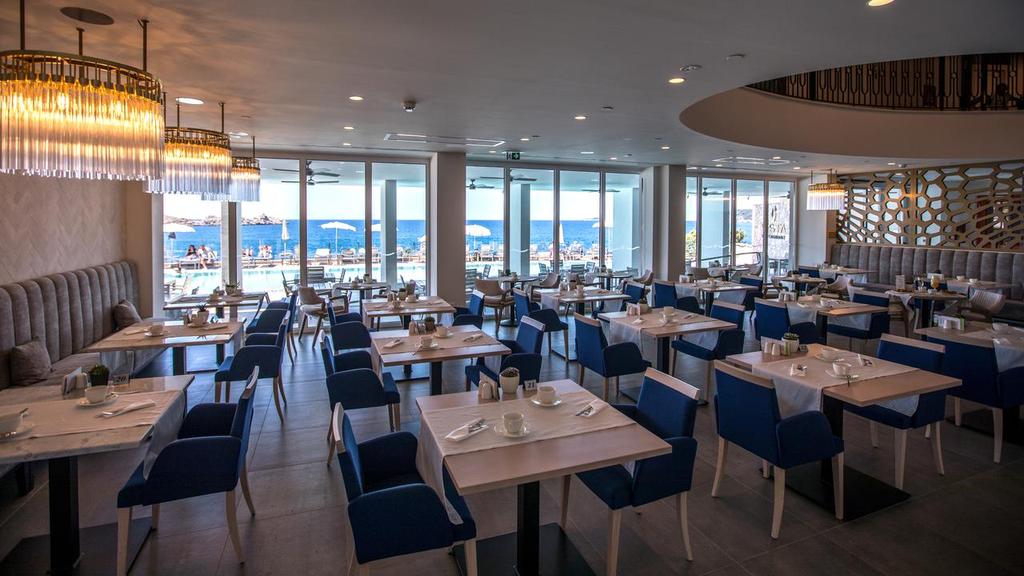 Хотелът e нов, отворил врати през 2017 г. Също като Neptun 4* се числи към веригата Importanne hotels и се намира на п-в Бабин кук с панорамна гледка към Адриатическо море и островите.