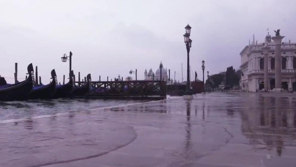 Каналите на Венеция Венеция потъва отдавна, но през последните 20 години броят на наводненията бързо се