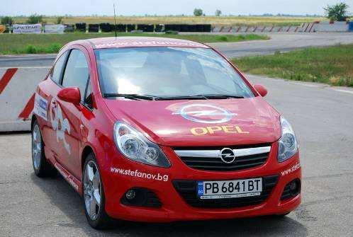 ID 880 Официален вносител на Опел и Шевролет за България Употребявани автомобили с гарантиран произход: Opel Corsa 3dr. 1.6 i 16V 150 к.с. ''GSI'' 20 800 лв 8 възд.
