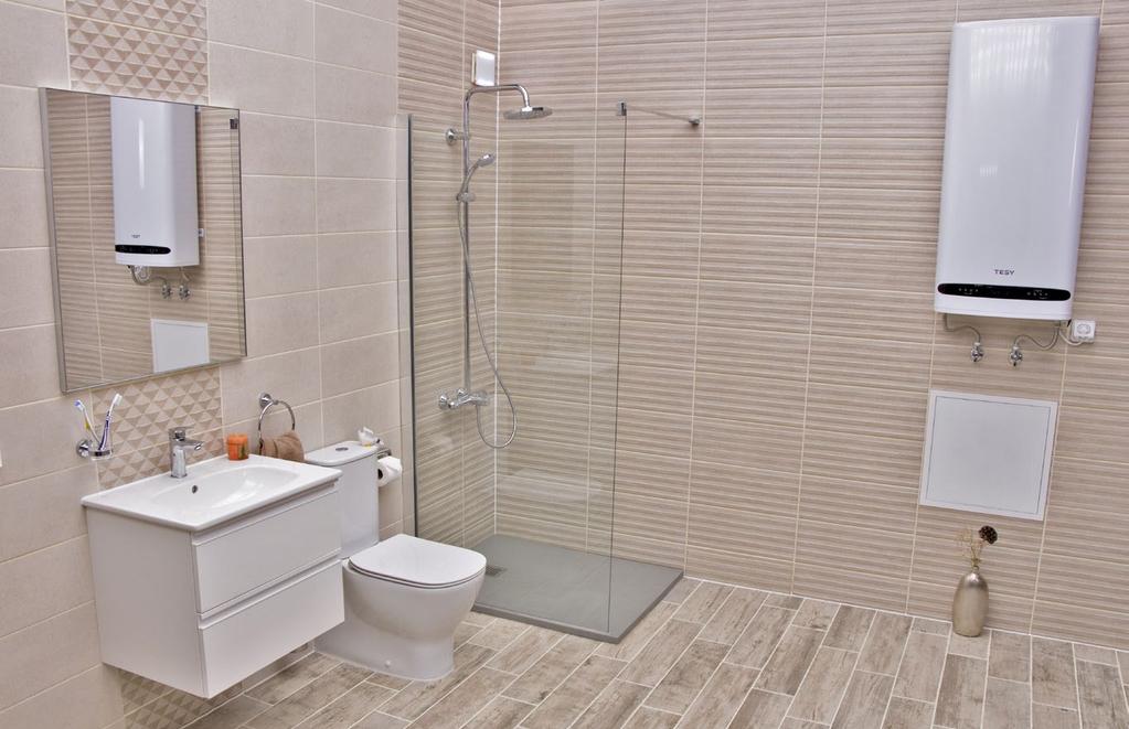 Обзавеждане и санитария Обзавеждането и санитарните уреди за нашата баня са на Идеал Стандарт- Видима АД.