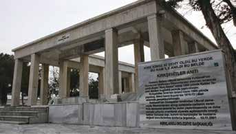 15. ГРОБНИЦАТА НА 40-ТЕ МЪЧЕНИЦИ Паметникът на 40-те мъченици е построен за четиридесетте нападатели, паднали жертви по време на отвоюването на Къркларели от турските армии, командвани от Демирташ