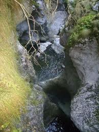 Пещерата се е получила от река, падаща под земята от