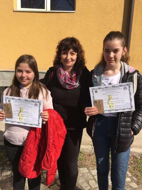 Наградени ученици в Национален музикален конкурс Ученичките Симона Валентинова от 6д и