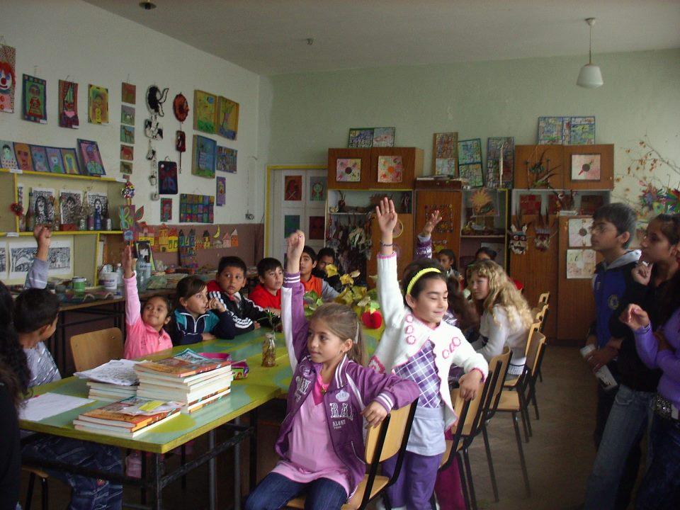 Нашето призвание * В образованието: въвеждане на часове по ромски фолклор като свободно избираем предмет в училище, въвеждане на