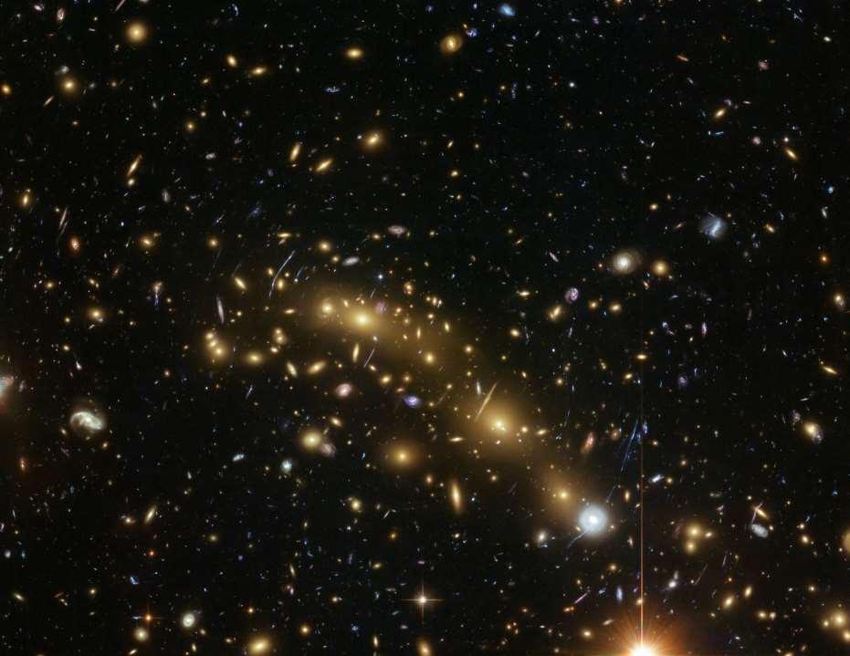 Масивният куп от галактики MACS J0416.
