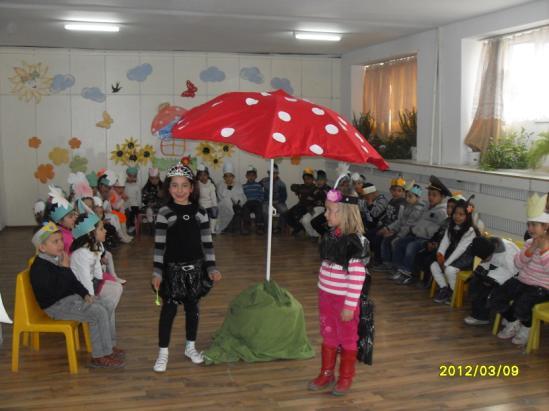 учебната 2013/2014 г. с 5- годишни деца работи Весела Андреева.