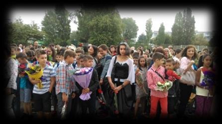 Директорът на училището г-жа Ваня Джурова, пожела на учениците много