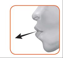 2 Дръжте главата си изправена, поставете мундщука между устните си и плътно ги прилепете около него (Фигура К). Не натискайте оранжевия бутон по време на инхалация. Фигура К 2.