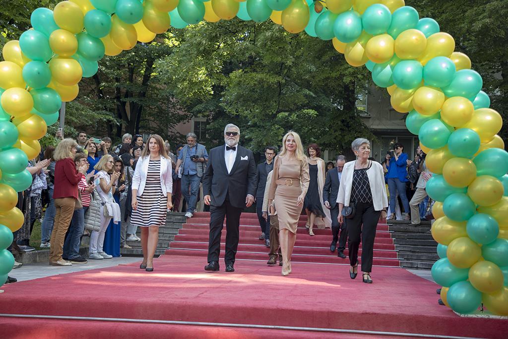 С червен килим беше открит кинофестивалът Златната липа събота, 29 май 2021 Осмото издание на Международния филмов фестивал Златната липа 2021 бе открито тази вечер в залата на Държавна опера Стара