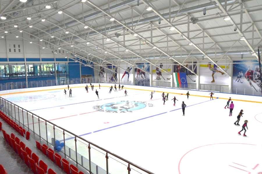Black Sea Ice Arena Забавления на Лед Black Sea Ice Arena е идеалното място за: