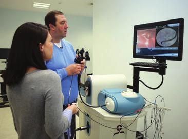 3D симулаторът за виртуална реалност се явява високотехнологичен междинен етап в преподаването между класи- ческото обучение върху фантомни модели /предклиничното обучение/ и истинската клинична