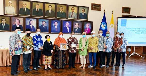 BAKN - DPR RI BAKN DPR RI dipimpin Wakil Ketua BAKN DPR RI Anis Byarwati foto bersama sivitas akademika Universitas Gajah Mada (UGM).