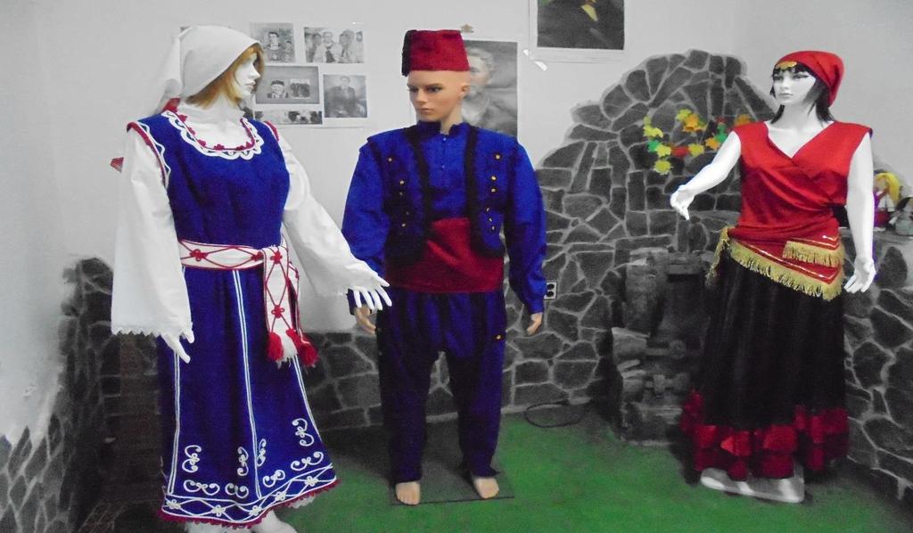 2. Дейност Етнорепортер При работата учениците в двете групи научиха кои са основните етнически групи в България, какъв е произходът на ромите, откъде са дошли, какъв е бил поминъкът им, научиха за