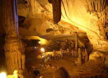 Дължината на галериите е около 14 км, което я поставя на второ място след пещерата Духлата. За посетителите са достъпни и осветени около 3 км. Името ѝ идва от скалния венец, който стои над входа.