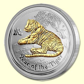 Година на тигъра сребърна с позлатяване, със собствена кутия Метал сребро, проба 99.9, тегло 31.135 гр., диаметър45.1 мм., Номинал на монетата 1 долар.