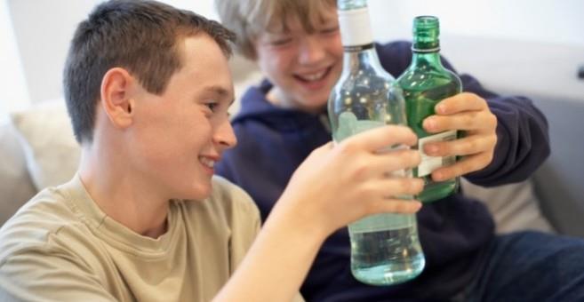 В детска възраст (до 18 години) алкохолът е изключително вреден. Не трябва да се пренебрегва фактът, че с лекота изпиваното от децата количество от 0.