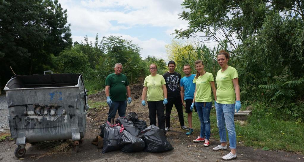 Почистване на района около Укритието на 4 юни като част от инициативата