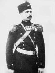 Роден през 1859 година в Чирпан, учил в Пловдив и във Военното училище в София, което завършил с първи офицерски чин.
