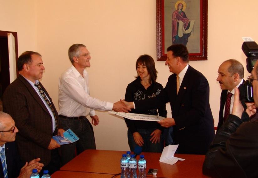 Ротари партньорството През април 2011 г.