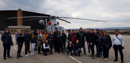 Подготовка на българските граждани за отбраната на страната Добрич На 29 март 2019 г. учениците от 9-ти и 10-ти клас от Професионална гимназия по транспорт, обслужване и лека промишленост гр.